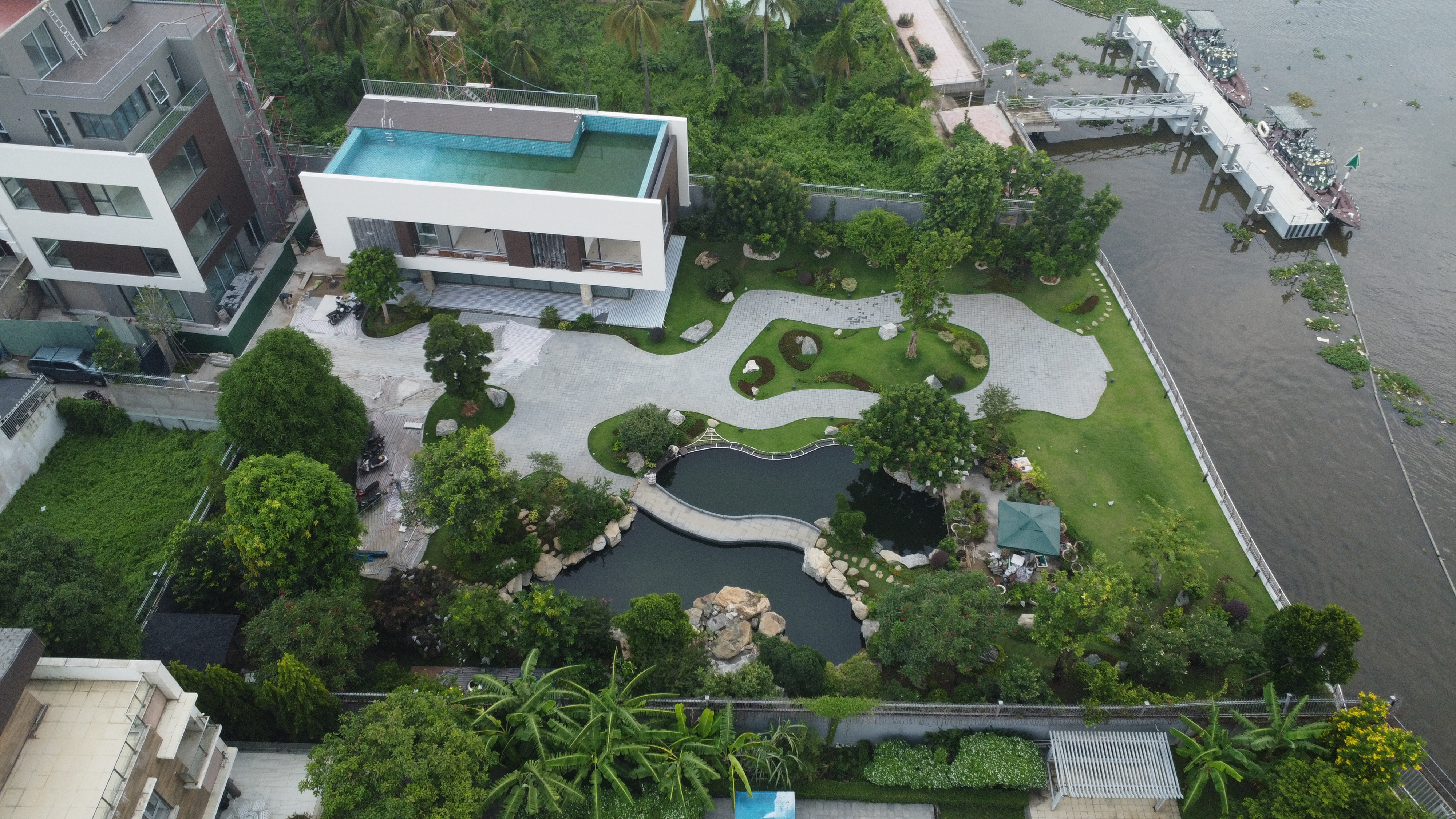 BIỆT THỰ SÂN VƯỜN - QUẬN 2